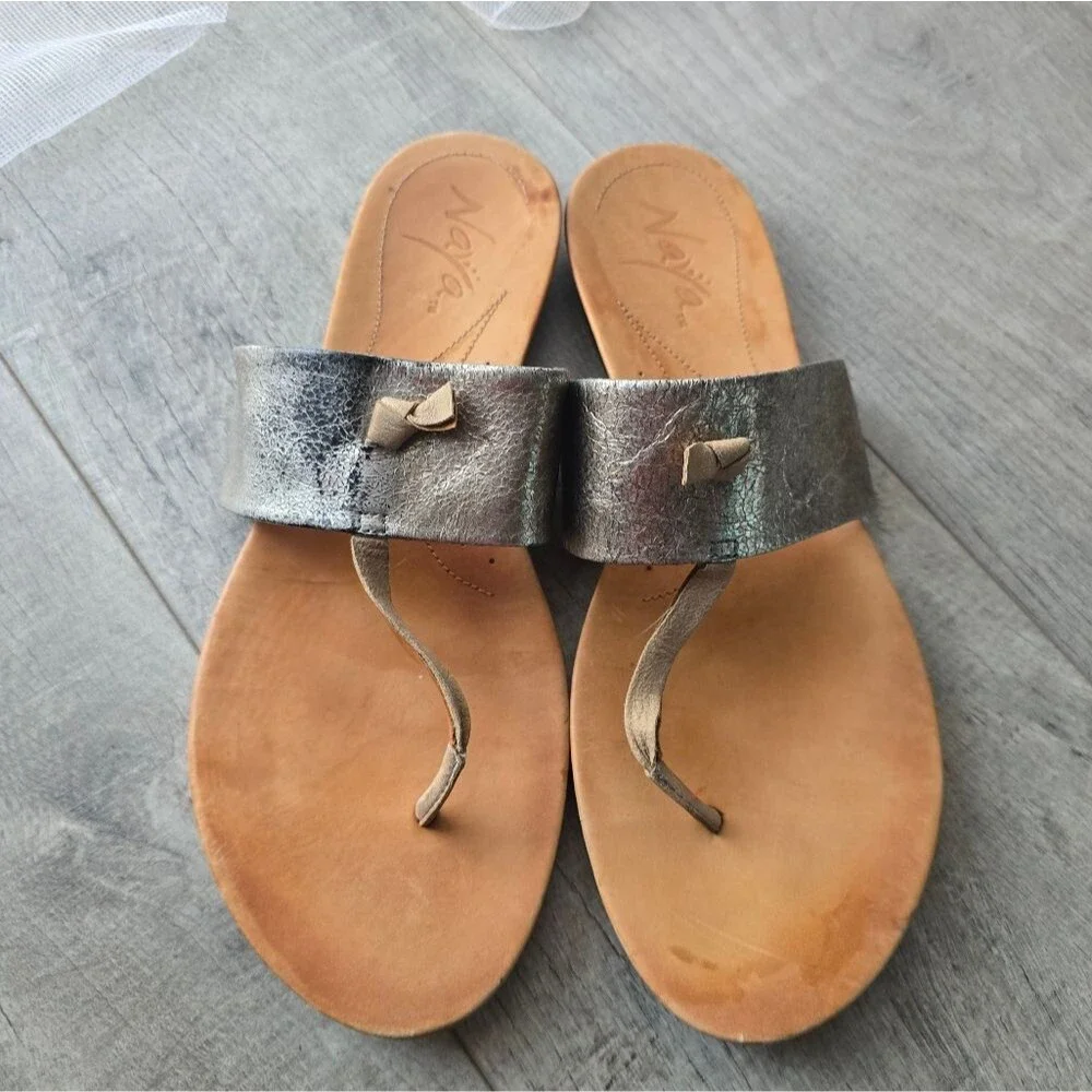 Naya Crescent Thong Sandals Platinum Metallic Leather Women Size 10